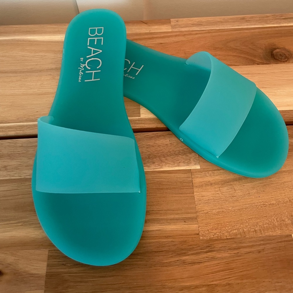 NIB BEACH slides in Ocean Blue